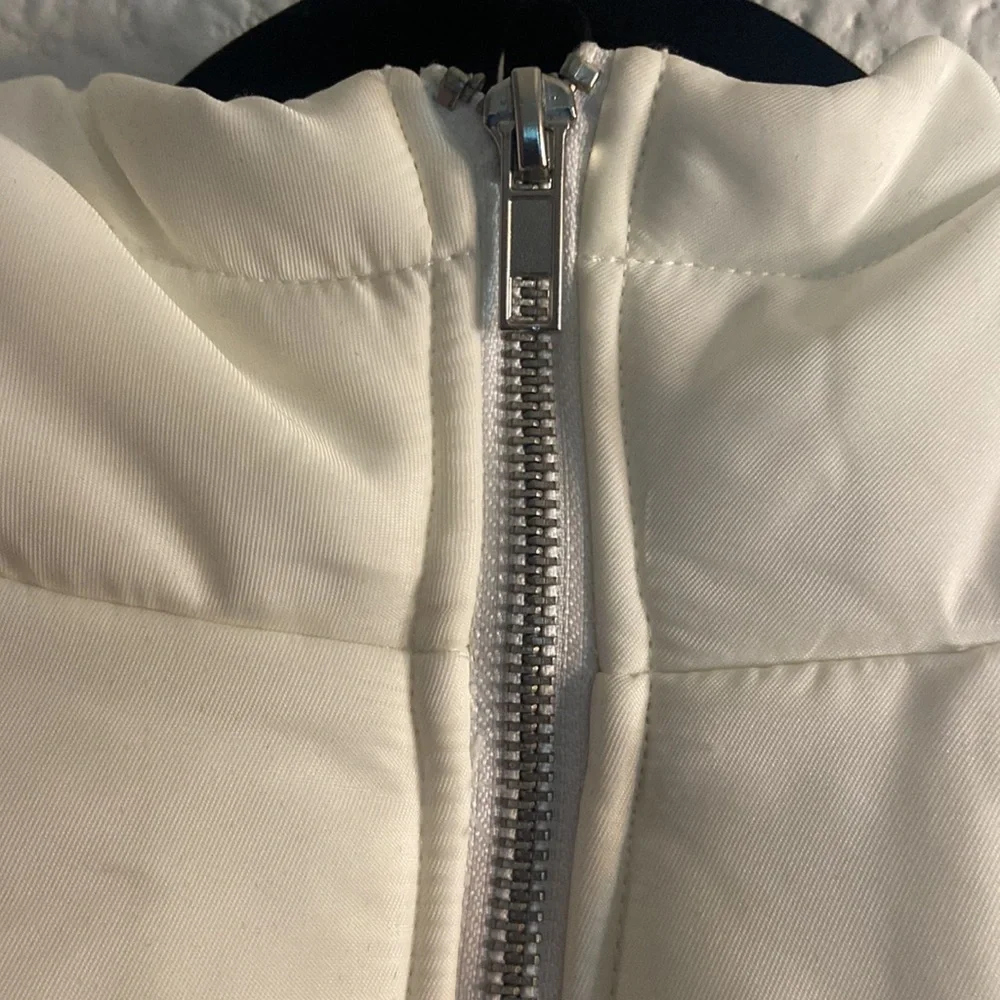 White  Puffer coat - Picture 7 of 11